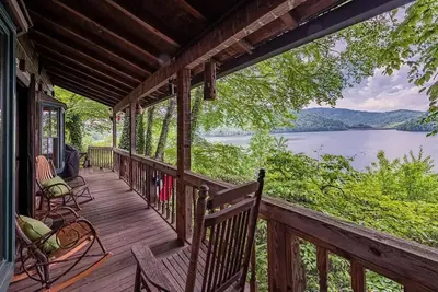 Image de Nantahala Lakefront Comfort -- 3 Br/2. 5 Ba w/ Private Dock