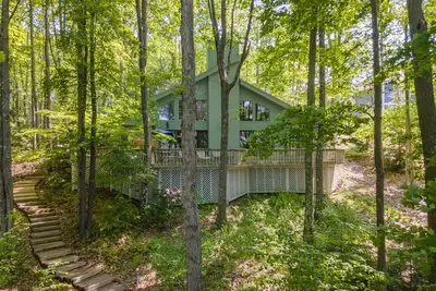Image de Lakefront Lodge w/ Trails, Fire Pit & Serenity