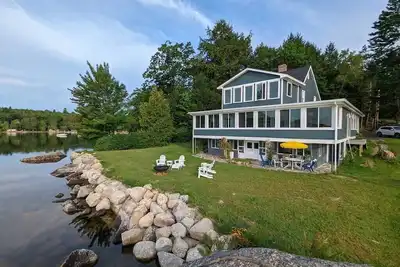 Image de Stunning lakefront home with 270° water views and private beach near Acadia