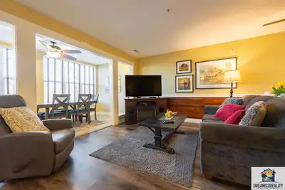 Image de 2br Walk-In Condo Near the Strip ~ Pool ~ Free Tickets Included! (Cl-C7)