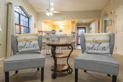 Image de Beautiful Penthouse Condo Near The Strip ~ 2 Pools ~ Free Tickets Included! (Fhc-24)