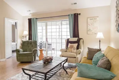 Image de Updated 2 Br Condo ~ Near the 76 Strip! Free Tickets Included! (Ch1-35)