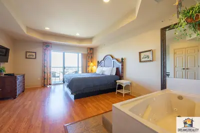 Image de 1-Bd King Suite Condo ~ 2 Person Spa Tub ~ Close To The Strip ~ Pool ✨ (T1-9)