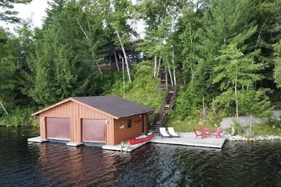 Image de Private luxury cottage on the lake!