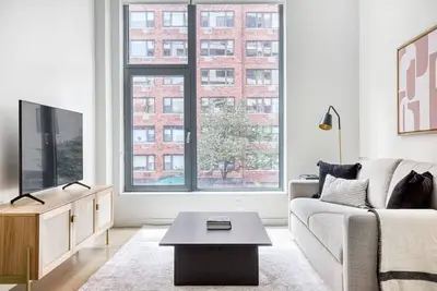Upscale Ues 1br w/ Doorman & Gym, near Carl Schurz Park, by Blueground