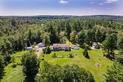 Image de 5 Star Secluded Private Estate -Hot Tub, Pool+Ski >Southwoods Mountain Vacation!