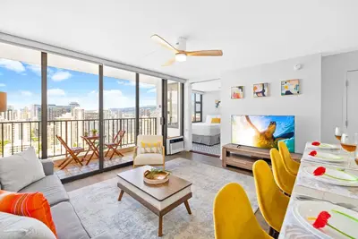 Image de Waikiki banyan condo w/ ocean views & lanai