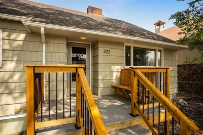 Image de North Entrance House - Cozy Home Minutes from Yellowstone's North Entrance!