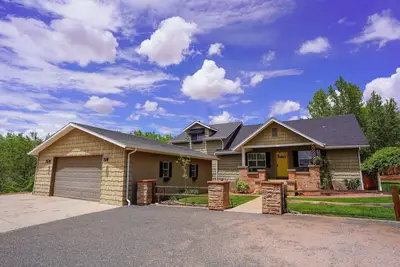 Image de Large Family Home in Kanab, Red Rock Views, Private Yard, Amazing Stargazing, Near Zion!