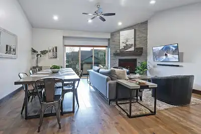 Image de The Overlook Nook Mountain-Chic Townhome w\/ HotTub