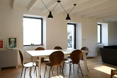 Image de Maison contemporaine avec jardin et terrasse à proximité de la plage