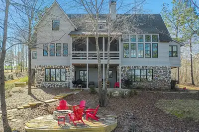 Image de *New Listing on Lewis Smith Lake - Lakestone Villa gorgeous 5br custom home*