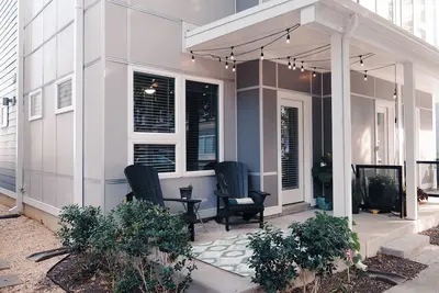 Image de Modern Unit in Historic Old Manchester.