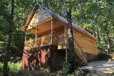 Image de A cozy cabin in our little woodland village - access to pond & meadow