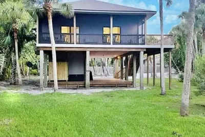 Image de My Sea Shack~ 1 minute to beach, Sh Club access, golf cart