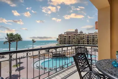 Image de Princesa Resort E-306 Newly Renovated 2 Br Oceanfront
