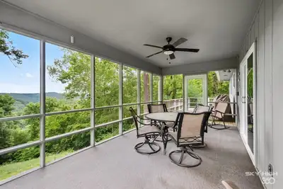 Image de Welcome to Owl Hollow Retreat! Stunning mountain and valley views.