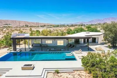Image de Incredible deals, secluded 5 acres, best pool area, views, rooftop, large deck.
