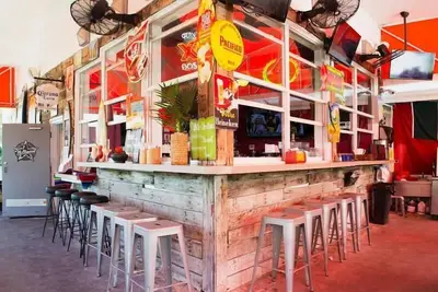 Image de 2 Quaint Units Near Hollywood Beach Boardwalk! On-Site Bar and Restaurant