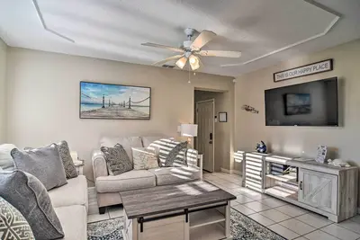 Image de Beach-Style Getaway w/ Lanai ~ 4 Mi to Beaches!