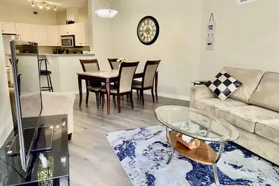 Image de Downtown Kelowna 2 Bdrm 2 Bath Waterfront Condo