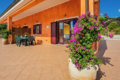 Image de Maison de vacances Gli Ulivi Palau - La Zirichelta avec Wi-Fi, climatisation, terrasses et jardin.