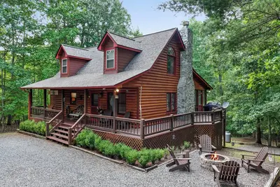 Image de The Cabin, Hot Tub, Game Room, Screened Porch, Fire Pit