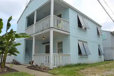 Image de Beach Bungalow, Overseeing Tropical Flora, 3 Minutes Walk To Beach