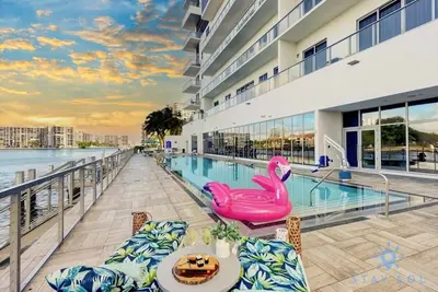 Image de Luxury Condo| Near Beach| Complementary Parking