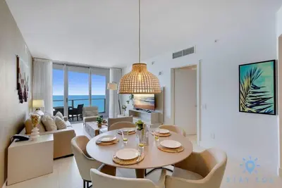 Image de Insane Ocean View Balcony| Beachfront Resort+ Pool