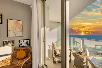 Image de Insane Ocean View Balcony| Beachfront Resort+Pools