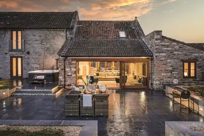Image de Cider Barn sleeping 12 with hot tub and Spa facilities.