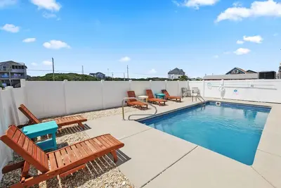 Image de Oceanview Home with Private Saltwater Pool, Hot Tub, Elevator, and Game Room