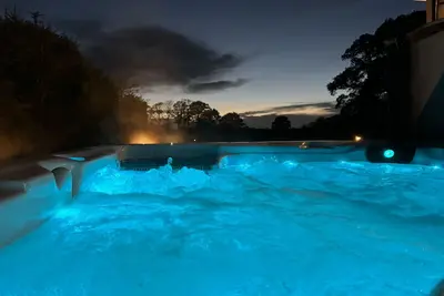 Image de New Forest Luxury Cottage on a private estate. 2 bedroom. Hot tub.