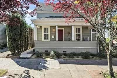 Image de Healdsburg Plaza Gem--Beautifully Restored 1880's Cottage Downtown