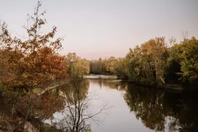 Image de Cozy River Front Cabin