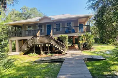 Image de Hideaway at Mason Creek stilt home on the water in the heart of Old Homosassa