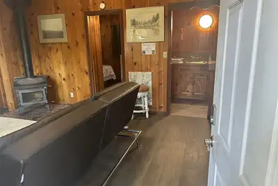 Image de Adan -Rustic Cabin Interior