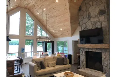 Image de Spectacular 4 bedroom, sandy beach, lakeside gem