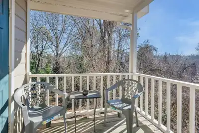 Image de Fuchsia 2br Suite @ Hillside Park