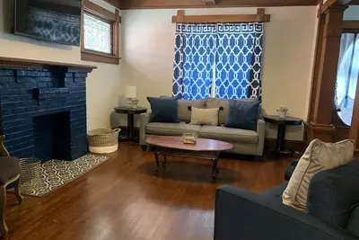 Image de New! Fully Remodeled 1910 Craftsman Style Home