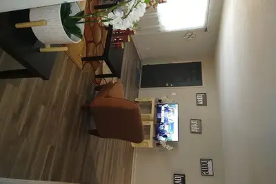 Image de Her Place is located less then 5 miles away from Downtown Atlanta