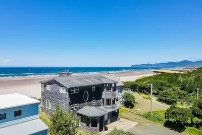 Image de Dog-Friendly Beachfront Escape W/ Large Deck, Free WiFi, Fireplace & Ocean View