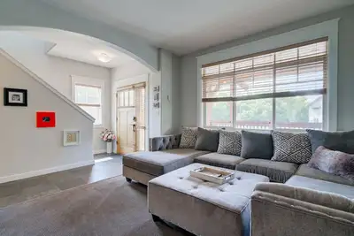 Image de Fully Stocked, Modern Townhome with Garage Gym