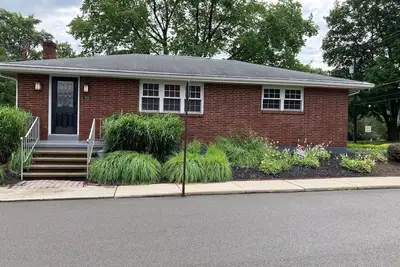 Image de Thoughtfully decorated 3 bedroom Home in Historic Harmony