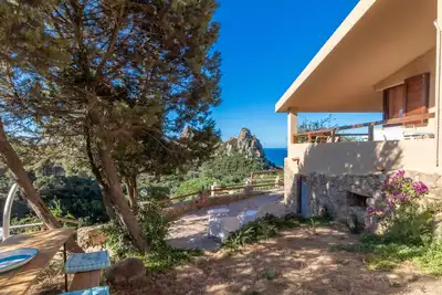 Image de Villa \"Aloe 2\" avec vue montagne, vue mer, Wi-Fi, climatisation, jacuzzi