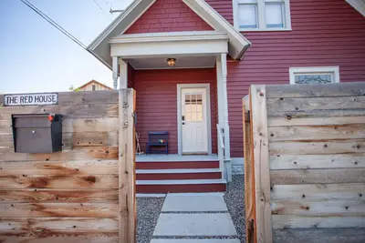 Image de Lovely, Updated & Stylish Home Downtown!
