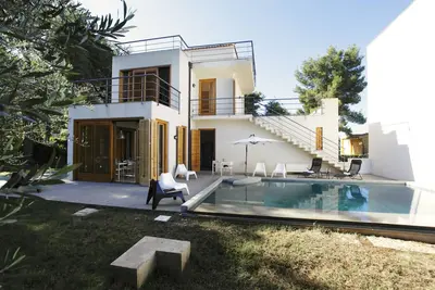 Image de Villa with pool / garden near the sea