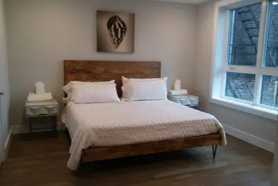 Image de Stylish 3br - private outdoor deck - mins to Nyc