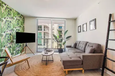 Image de Pool + Bay Views! Lush 1 Bdrm Condo